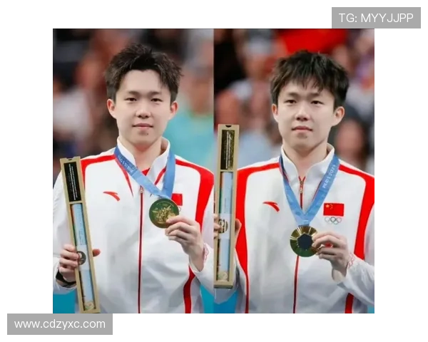 王楚钦闭眼聆听欢呼 王皓握拳为队友复仇